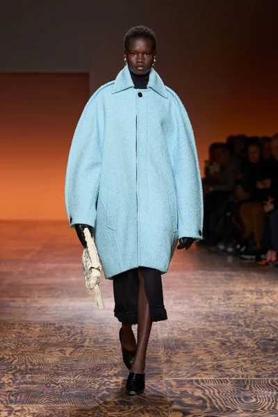 Look 7